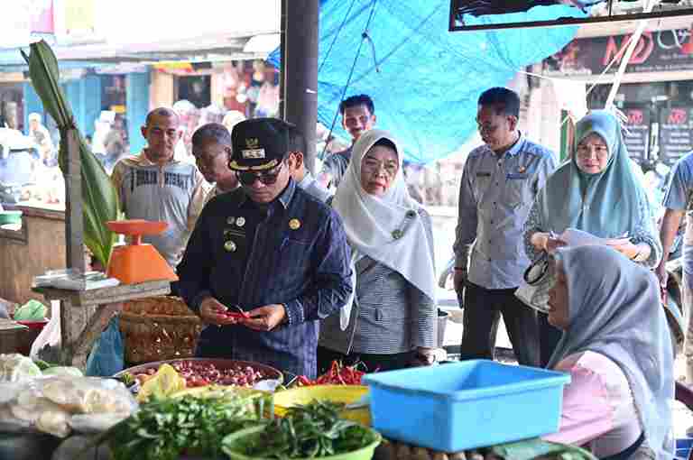 Pj Wali Kota Letnan Pantau Harga Kebutuhan Pokok di Pasar
