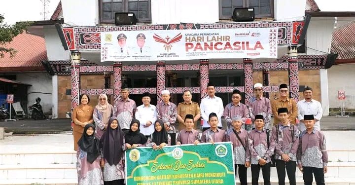 Sekdakab Dairi Surung Lepas Kafilah Kabupaten Dairi Ikuti STQH ke-19 Tingkat Provinsi Sumut