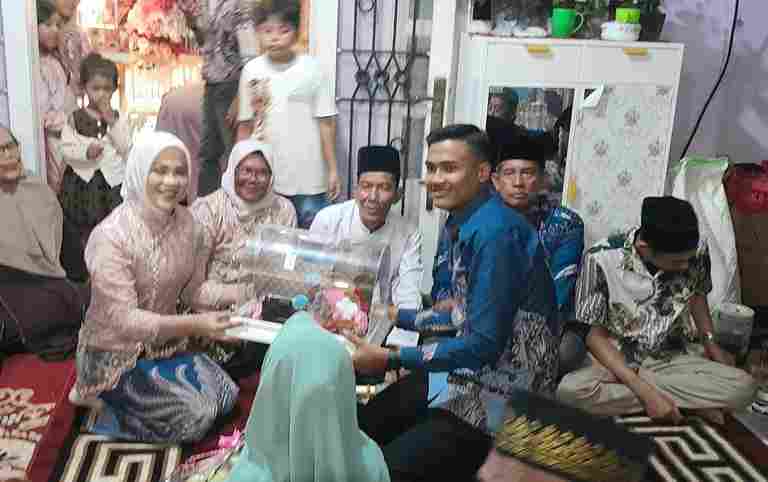 Ketua PWRI Tebing Tinggi Terima Lamaran Putrinya